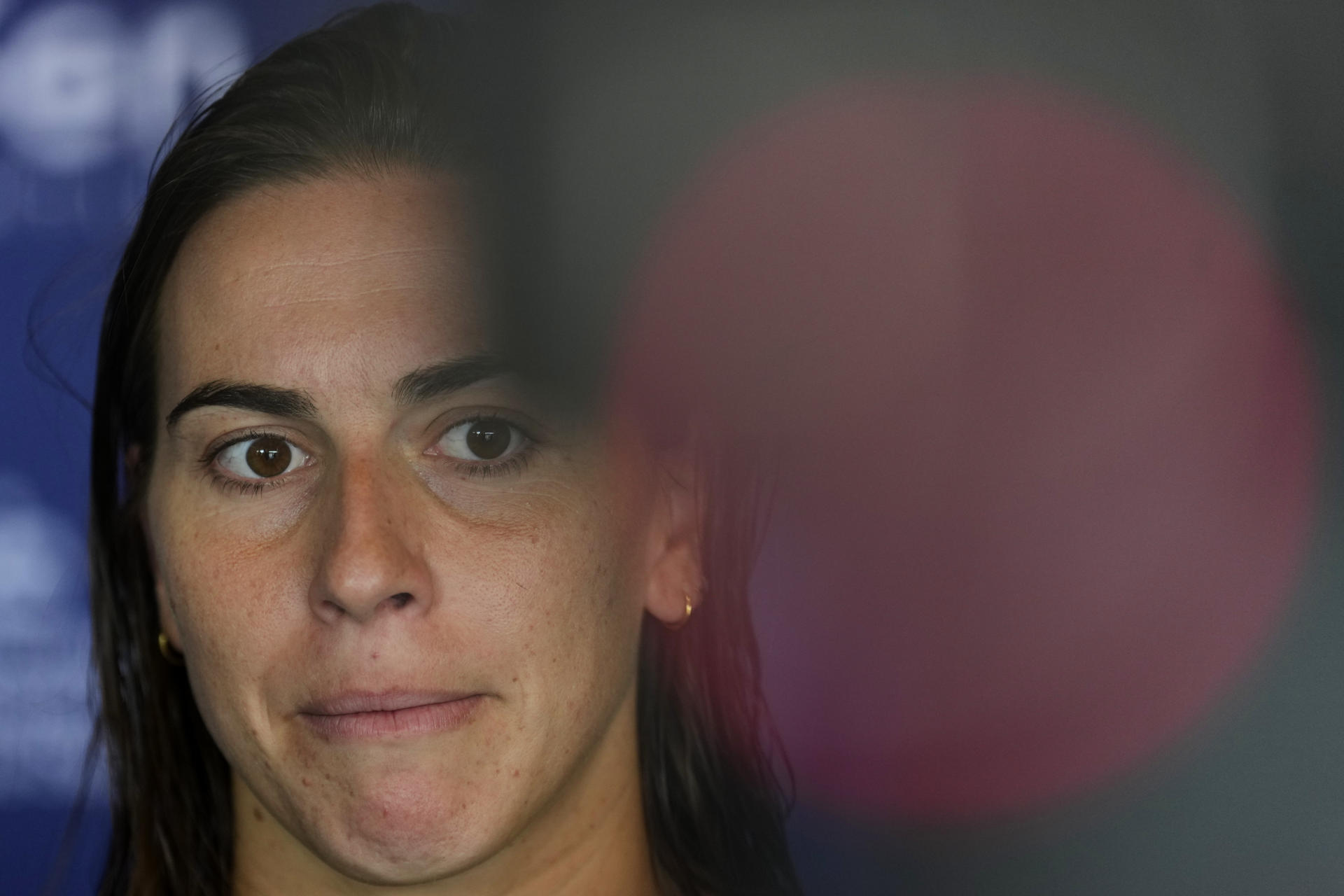 La waterpolista Beatriz Ortiz, considerada la mejor jugadora del mundo en 2024, durante el entrenamiento abierto a los medios en el CAR de Sant Cugat, en la antesala al Mundial de Singapur que arranca el próximo 11 de julio y tras el cual concedió una entrevista a la agencia EFE. EFE/Alejandro García