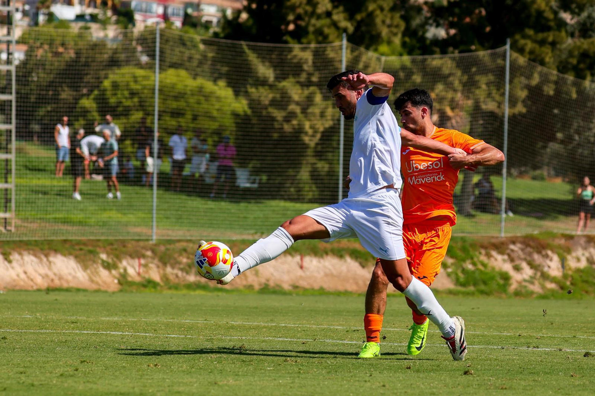 La selección de la 37 edición de Sesiones AFE ha logrado este sábado una contundente victoria ante el Atzeneta, conjunto de Tercera RFEF, en su primer amistoso de la concentración, en un encuentro en el que ha tenido un papel destacado Marcos Bravo, autor de dos goles y de un disparo a la cruceta. EFE/ AFE SÓLO USO EDITORIAL / SÓLO DISPONIBLE PARA ILUSTRAR LA NOTICIA QUE ACOMPAÑA (CRÉDITO OBLIGATORIO)
