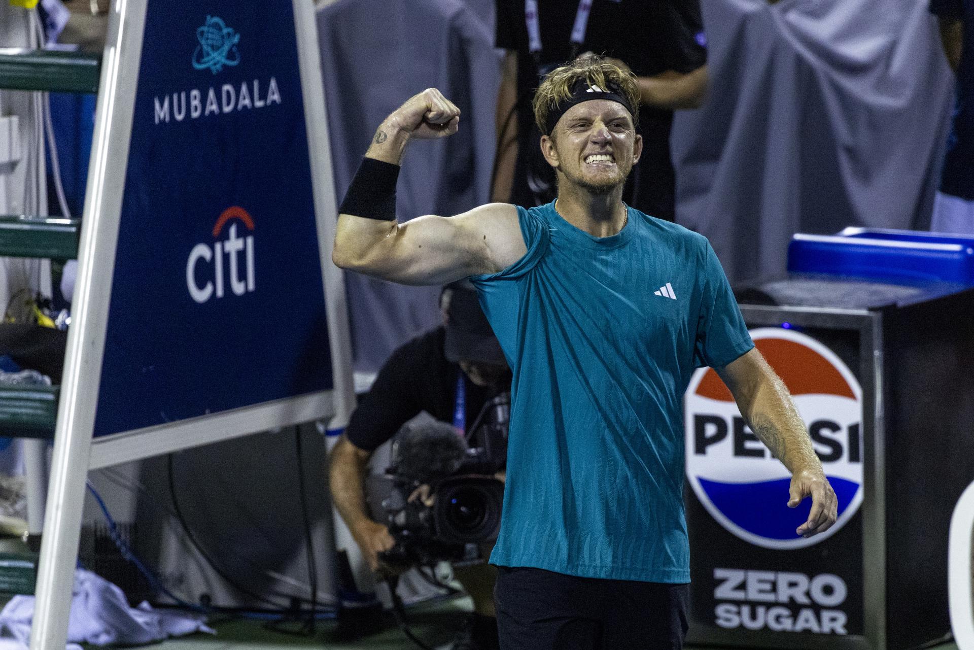 El español Alejandro Davidovich celebra su paso a la final del DC Open en Washington. EFE/EPA/SHAWN THEW