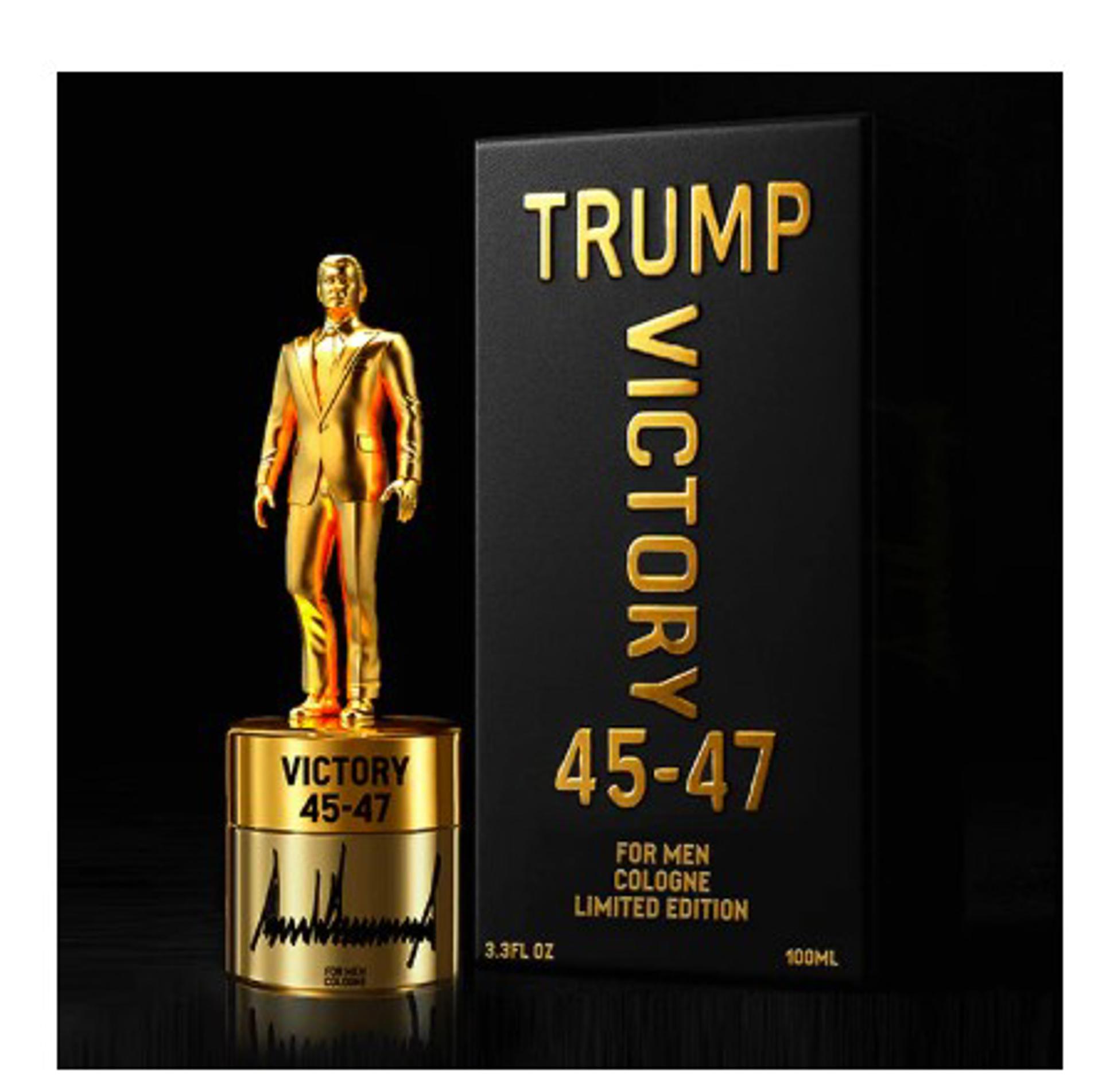 Fotografía tomada de una publicación en la cuenta @TruthTrumpPosts de la red social X donde se muestra una nueva línea de perfumes con una figura dorada del presidente de Estados Unidos, Donald Trump. EFE/ @TruthTrumpPosts / SOLO USO EDITORIAL/ NO VENTAS /SOLO DISPONIBLE PARA ILUSTRAR LA NOTICIA QUE ACOMPAÑA (CRÉDITO OBLIGATORIO)