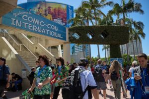 Personas llegan a la Comic-Con Internacional en San Diego, California, EE.UU. EFE/EPA/ALLISON DINNER