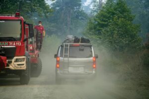 Bomberos en el área de Latakia, Siria, el pasado 5 de julio. EFE/EPA/AHMAD FALLAHA