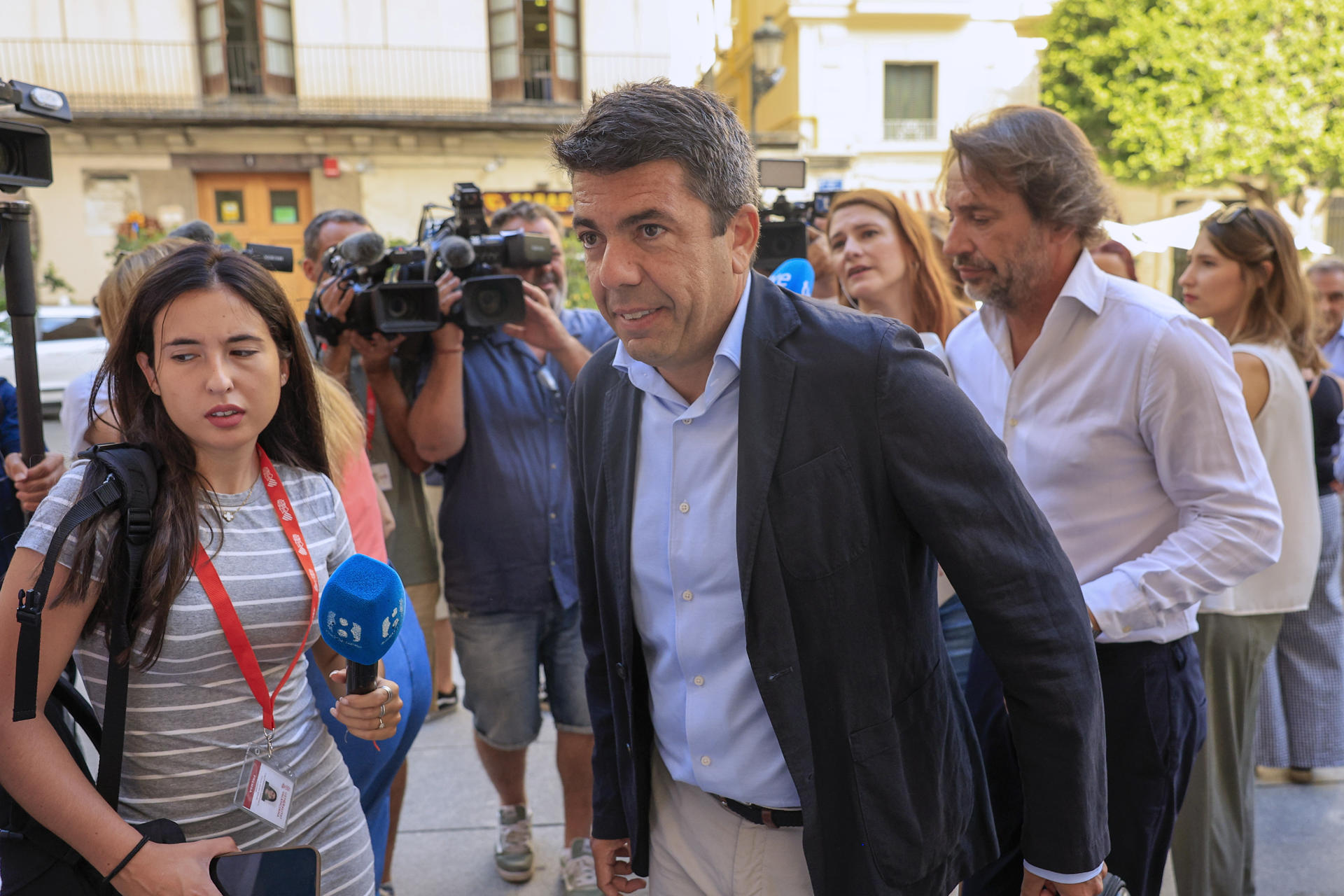 El presidente de la Comunidad Valenciana, Carlos Mazón, llega este miércoles al Palau de la Generalitat. EFE/ Kai Forsterling