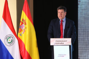 El ministro de Industria y Comercio de Paraguay, Javier Giménez, habla en el Foro empresarial Paraguay-España este miércoles, en Asunción (Paraguay). EFE/ Eduardo Velazquez
