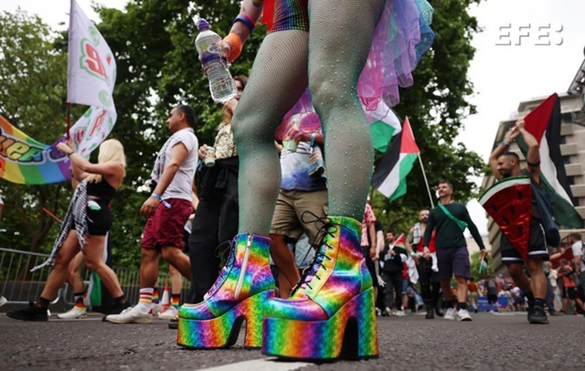 Participantes del desfile del Orgullo en Londres, celebrado este sábado. EFE/EPA/ANDY RAIN