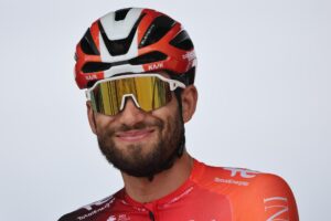 El ciclista italiano Filippo Ganna (Ineos Grenadiers) posa este sábado antes del inicio de la primera etapa del Tour de Francia, en la que debió abandonar po las molestias ocasionadas por una caída. EFE/CHRISTOPHE PETIT TESSON