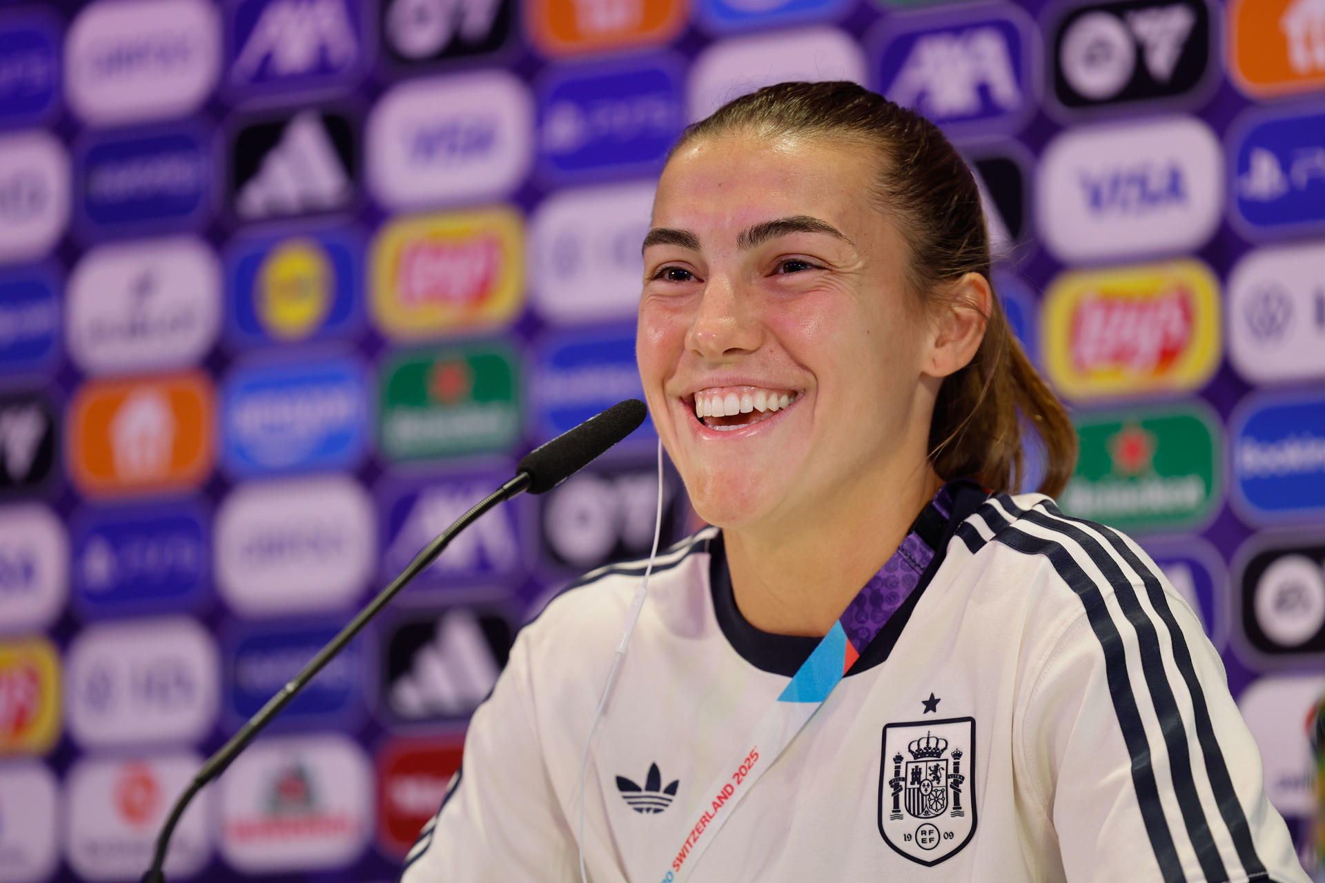 La centrocampista de la selección española Patri Guijarro ofrece una rueda de prensa este miércoles en Berna (Suiza), previa al primer partido de grupos que disputan las españolas mañana ante Portugal en el marco de la Eurocopa Femenina 2025. EFE/ Ana Escobar
