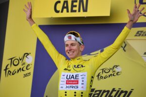 El ciclista esloveno Tadej Pogacar, del UAE Team Emirates XRG, con el maillot amarillo durante la quinta etapa del Tour, una crono de 33 kilómetros en Caen, FranciaEFE/EPA/CHRISTOPHE PETIT TESSON