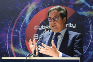 El ministro español para la Transformación Digital y de la Función Pública, Óscar López, este jueves en León. EFE/ J. Casares