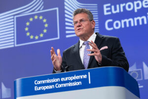 El comisario europeo de Comercio, Maros Sefcovic, durante la rueda de prensa en la que defendió el acuerdo comercial entre la UE y Estados Unidos, este lunes en Bruselas. EFE/ Bogdan Hoyaux / Comisión Europea // SOLO USO EDITORIAL/SOLO DISPONIBLE PARA ILUSTRAR LA NOTICIA QUE ACOMPAÑA (CRÉDITO OBLIGATORIO)