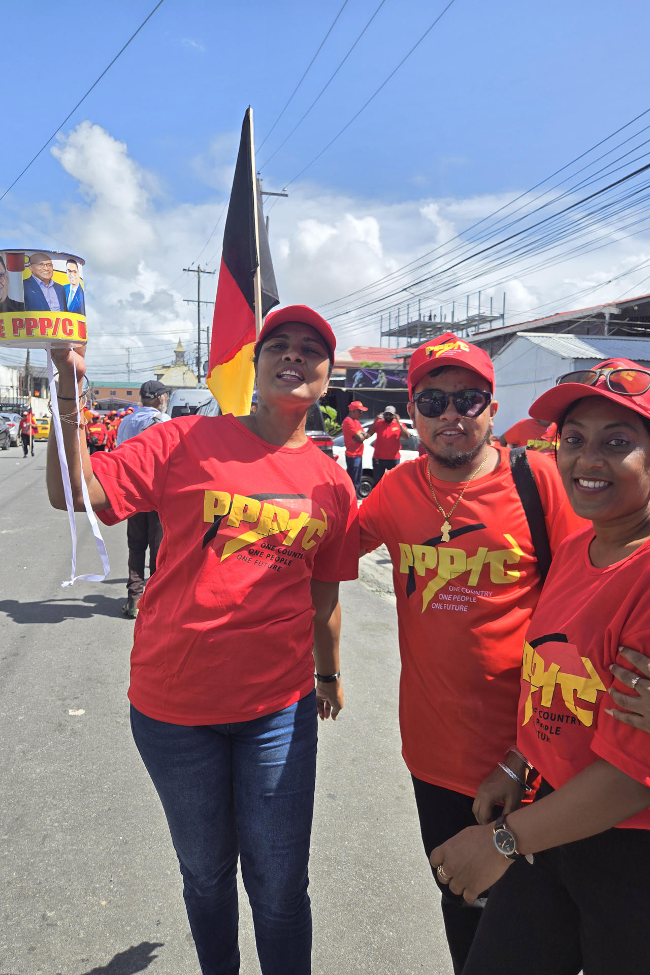 Fotografía del 13 de julio de 2025 de seguidores del Partido Progresista del Pueblo/Cívico (PPP/C), en Georgetown (Guyana). EFE/ Nazima Raghubir