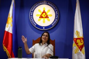 Fotografía de archivo, tomada el 18/10/2024, que muestra a la vicepresidenta de Filipinas, Sara Duterte, durante una rueda de prensa en Manila, Filipinas. EFE/EPA/ROLEX DELA PENA