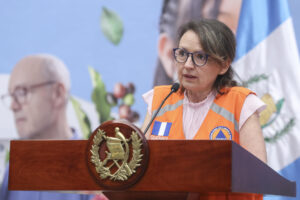 La ministra de Ambiente y Recursos Naturales de Guatemala, Patricia Orantes, fue captada este jueves, 31 de julio, durante una rueda de prensa, en Ciudad de Guatemala. EFE/Mariano Macz