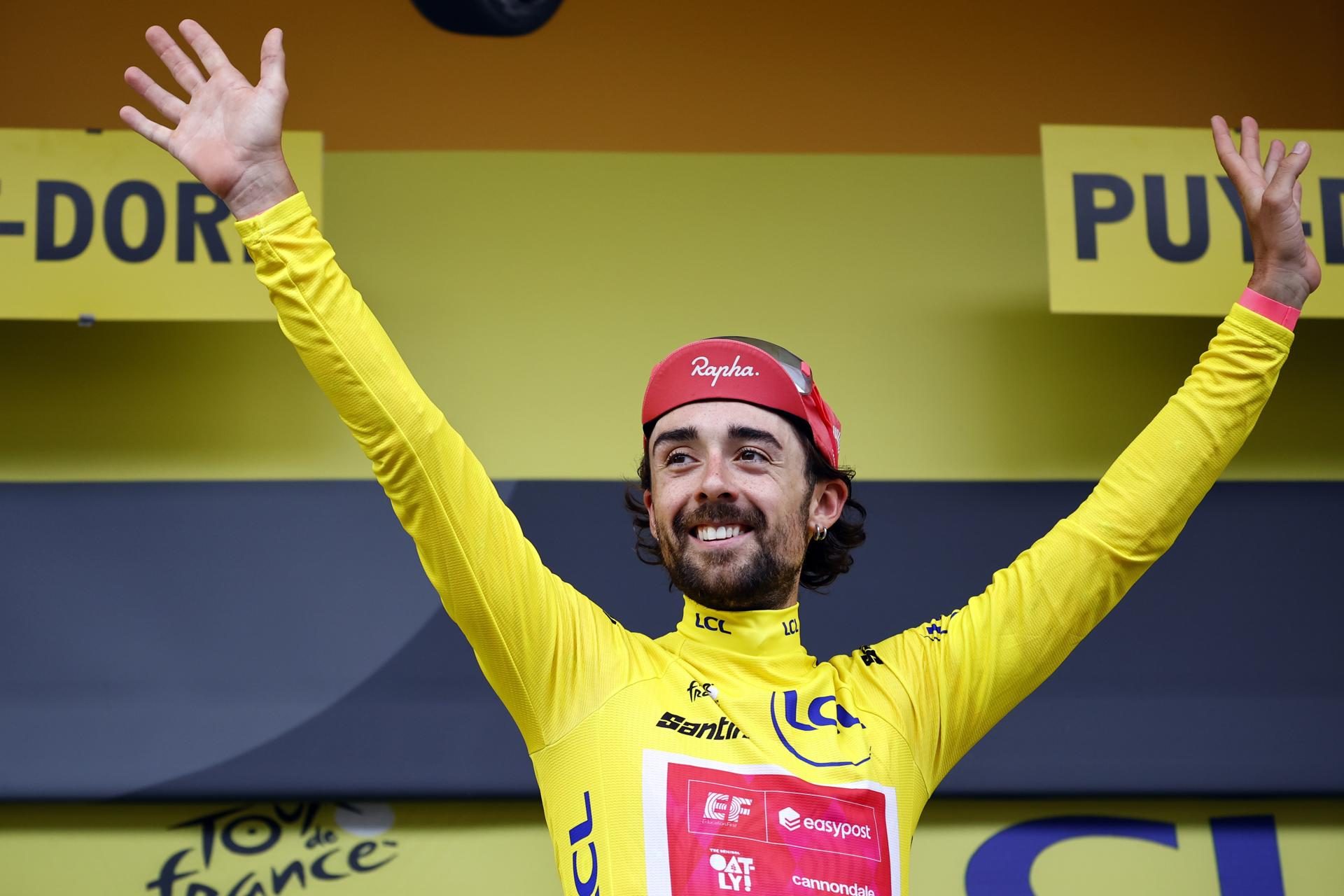 El irlandés Ben Healy, del EF Education - EasyPost team en Le Mont Dore Puy de Sancy, Francia. EFE/EPA/MARTIN DIVISEK