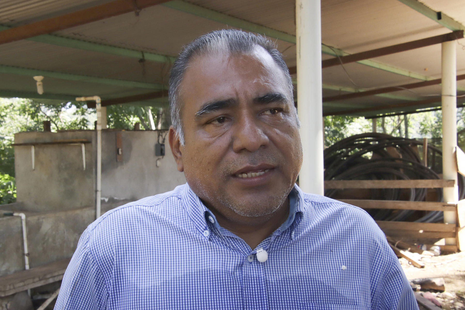 El representante de la Unión de Productores de Café Santo Rosario del Campo triple 'S', Isaí García Trujillo, habla durante una entrevsita con EFE, en Tapachula (México). EFE/ Juan Manuel Blanco