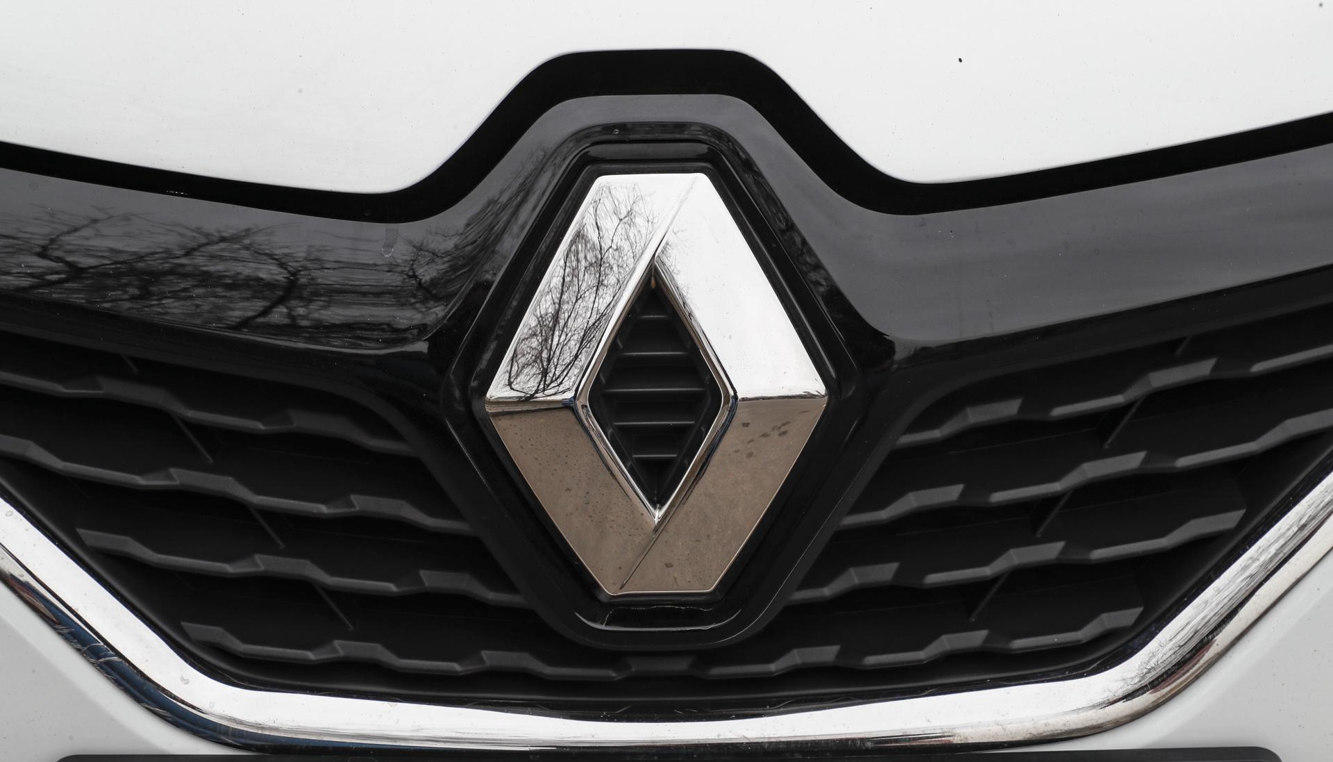 Imagen de archivo del logo de Renault en uno de sus coches. EFE/EPA/YURI KOCHETKOV