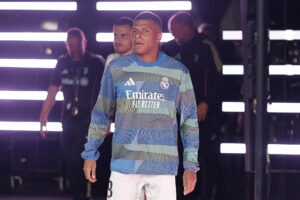 El delantero francés Kylian Mbappé estará en el banquillo del Real Madrid en el comienzo del partido de octavos de final del Mundial de Clubes contra Juventus este martes en Miami. EFE/ Juan Ignacio Roncoroni