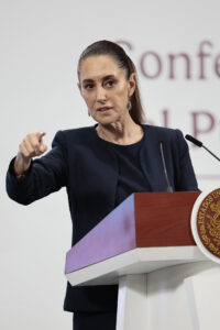 La presidenta de México, Claudia Sheinbaum, participa este viernes durante su conferencia de prensa matutina en Palacio Nacional de la Ciudad de México (México). EFE/José Méndez