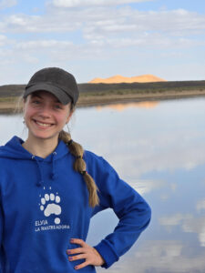 La joven Elvia, primera española galardonada con el  galardonada con el Young Scientific Explorer Award, en una fotografía facilitada por la familia. EFE