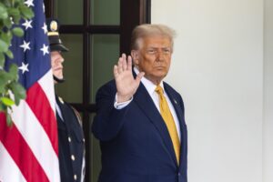 Fotografía de archivo del presidente Donald Trump. EFE/JIM LO SCALZO