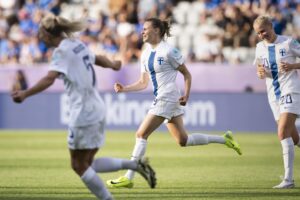 Katariina Kosola celebra el 0-1 de Finlandia ante Islandia en el primer partido de la Eurocopa. EFE/EPA/ANTHONY ANEX