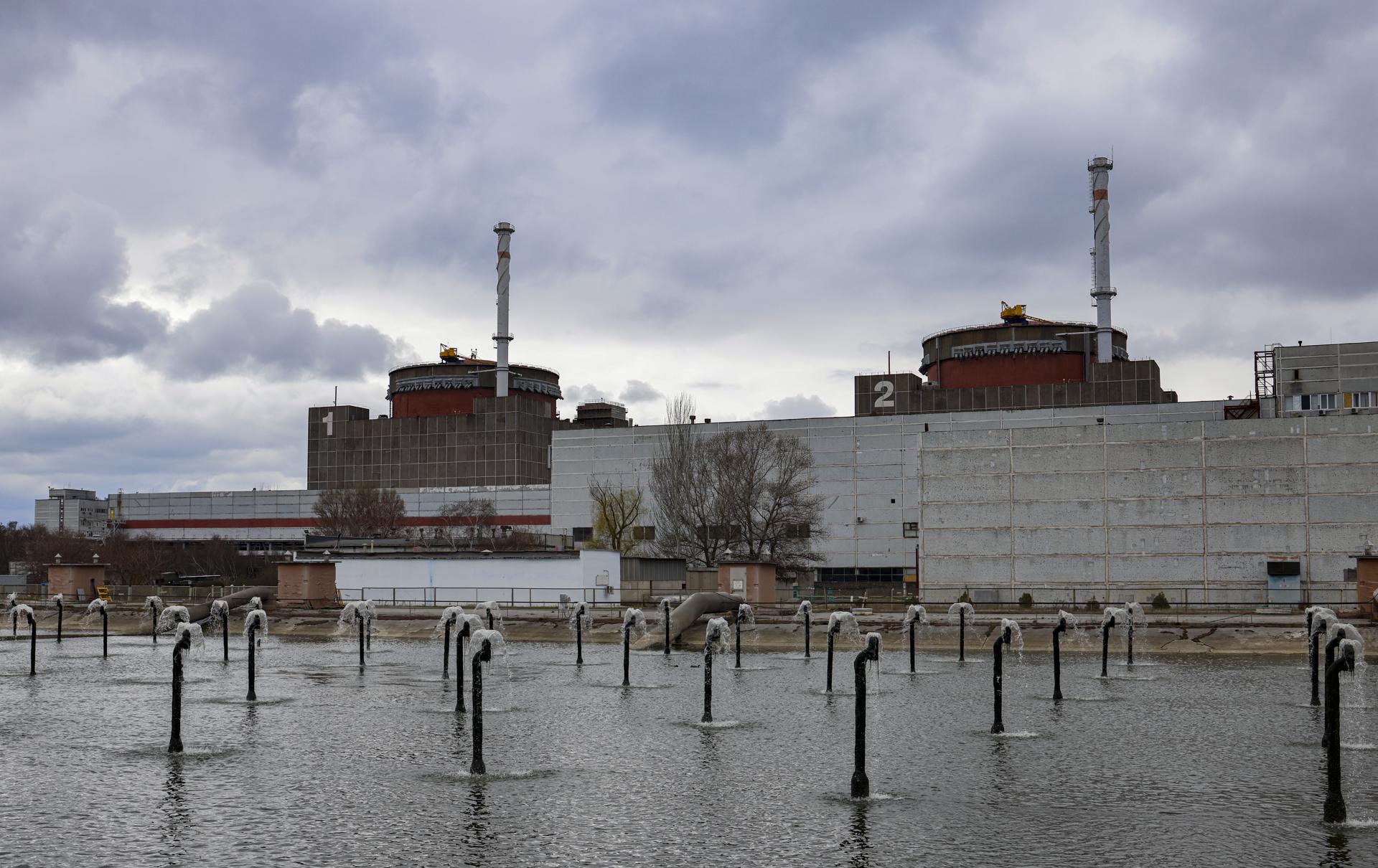 Foto de archivo de la Central Nuclear de Zaporiyia, sureste de Ucrania. EFE/EPA/SERGEI ILNITSKY