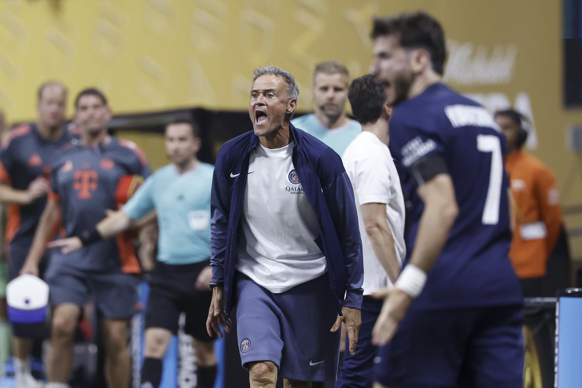 El entrenador del Paris Saint Germain, Luis Enrique, conduce a su equipo ante Bayern Múnich en el Mundial de Clubes. EFE/ERIK S. LESSER
