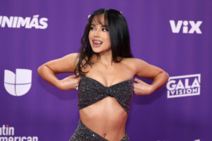 La cantante estadounidense Becky G posa en la alfombra roja de la novena edición de los premios Latin American Music Awards. EFE/Ronda Churchill