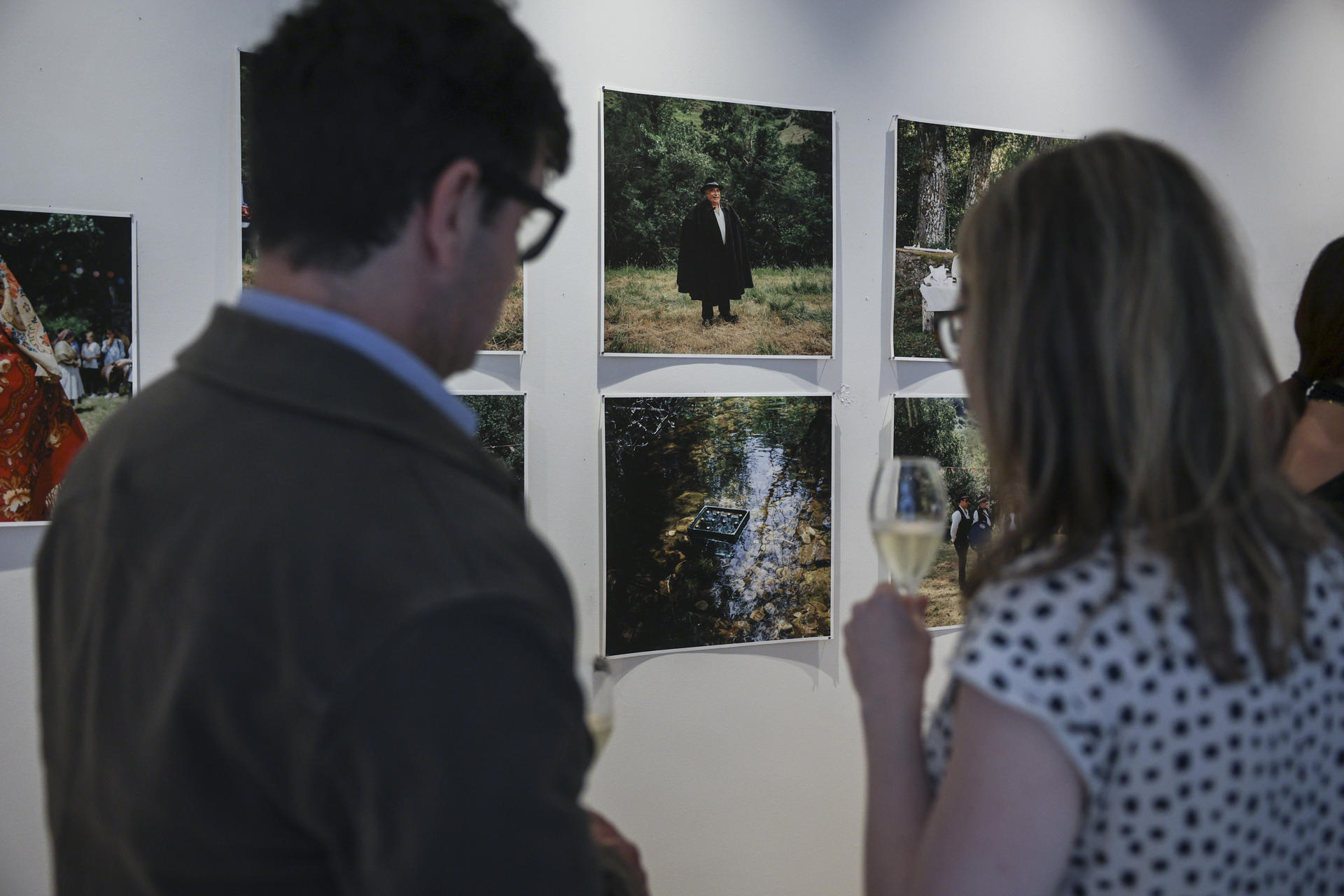 Imágenes de 'Habitar lo invisible', exposición dedicada a recordar los pueblos inundados bajo el pantano de El Porma en 1968. EFE/ Sara Morato