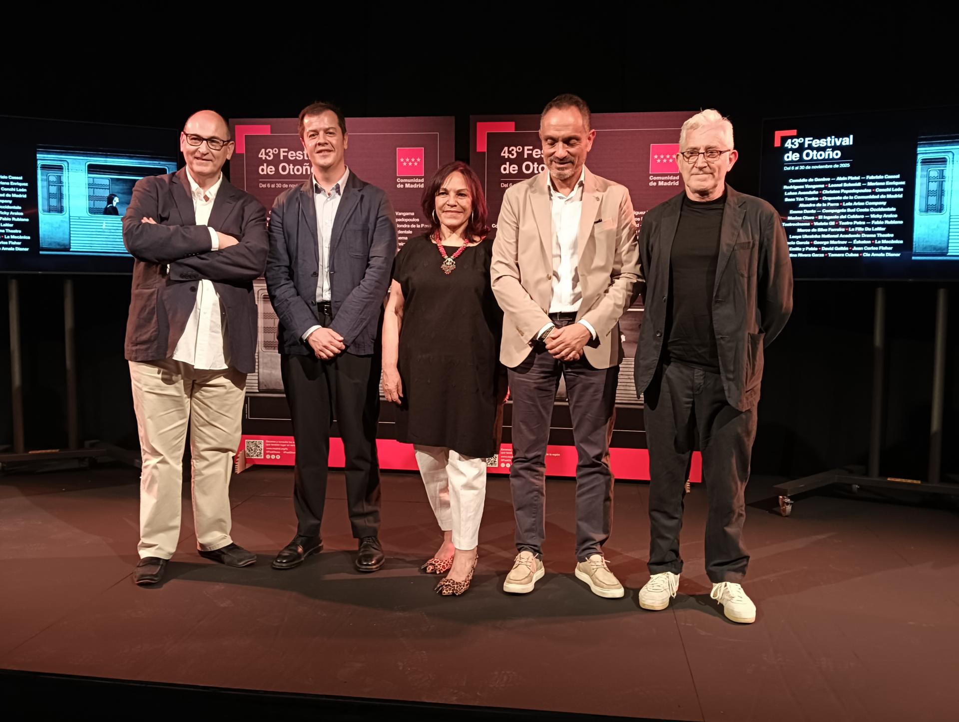 Presentación del Festival de Otoño de la Comunidad de Madrid que dirige la mexicana Marcela Diez, en el centro de la imagen. EFE. Inma Tapia
