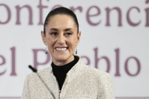 La presidenta de México, Claudia Sheinbaum, participa este jueves durante su conferencia de prensa matutina en Palacio Nacional de la Ciudad de México (México). EFE/José Méndez