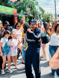 Fotografía cedida por HYBE donde aparece el artista urbano puertorriqueño DY, conocido en la industria musical como Daddy Yankee, quien volvió al ruedo secular con el lanzamiento de su nuevo sencillo, 'Sonríele', en el que demuestra que aunque la vida no sea "perfecta", hay que "sonreír a pesar de todo". EFE/HYBE