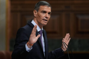 MADRID, Imagen de archivo (09/07/2025) El presidente del Gobierno, Pedro Sánchez, interviene durante el pleno extraordinario este miércoles, en el Congreso de los Diputados en Madrid. EFE/ Borja Sanchez-Trillo