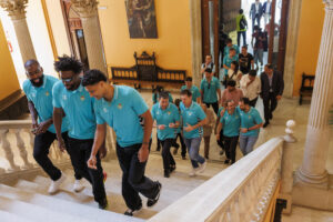 Imagen de archivo de los jugadores del Baloncesto Sevilla llegado al Ayuntamiento de Sevilla tras haber conseguido el ascenso a la Liga ACB de Baloncesto.EFE/ Julio Muñoz