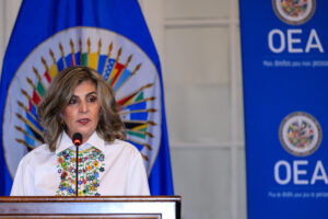 Fotografía cedida por la Organización de los Estados Americanos (OEA) de la diplomática colombiana Laura Gil tras asumir como secretaria general adjunta del organismo, este lunes en la sede de la OEA en Washington (Estados Unidos). EFE/Juan Manuel Herrera/OEA