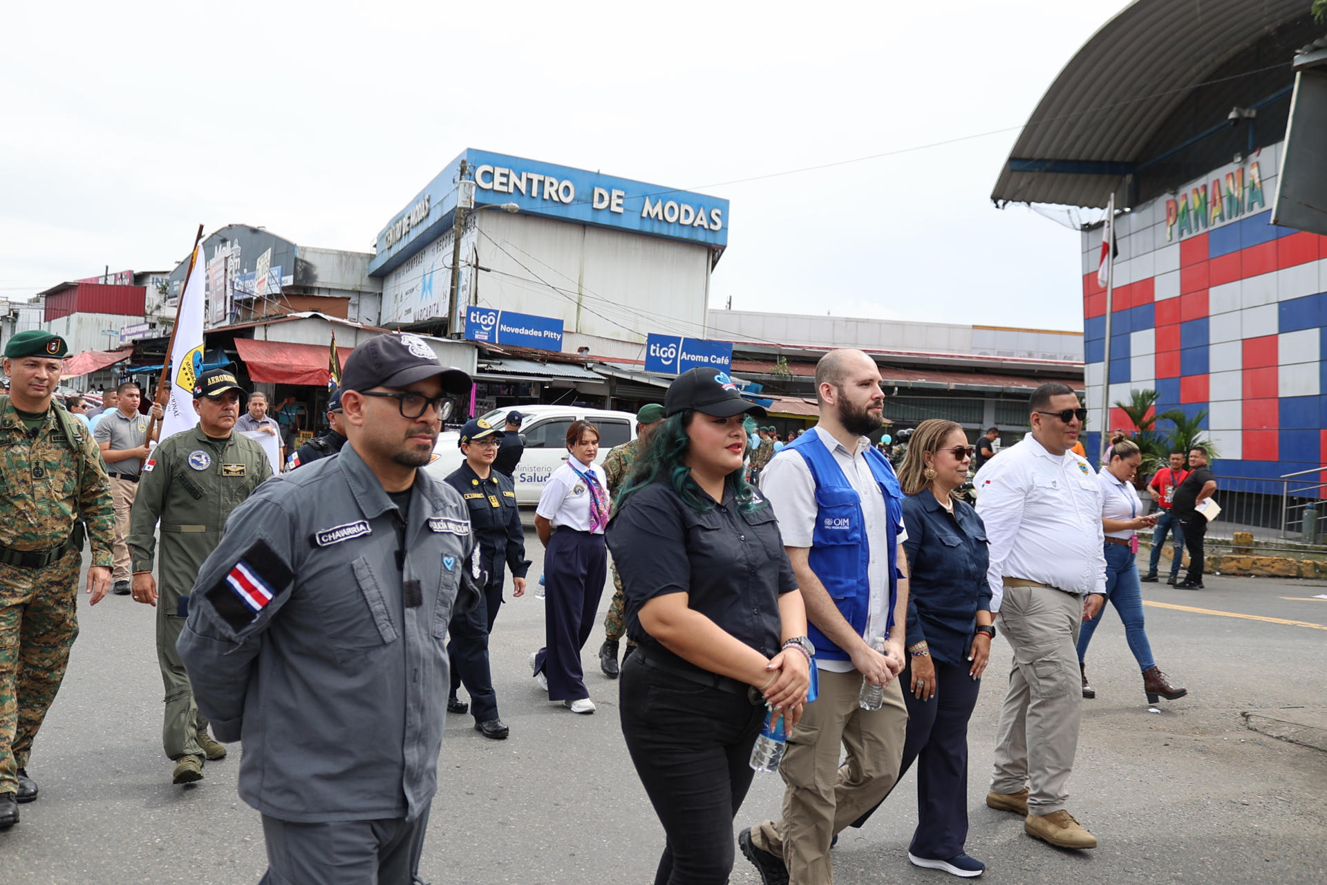 Personas participan en una marcha contra la trata de personas este miércoles, en Paso Canoas (Panamá). EFE/ Marcelino Rosario
