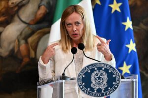 La primera ministra italiana Giorgia Meloni asiste a una conferencia de prensa conjunta con el canciller austriaco tras su reunión en el Palacio Chigi en Roma, Italia, 15 de julio de 2025. (Italia, Roma) EFE/EPA/MAURIZIO BRAMBATTI