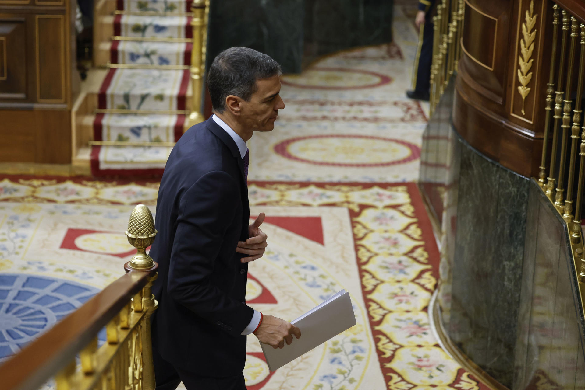 El presidente del Gobierno, Pedro Sánchez, se dirige a intervenir durante el pleno del Congreso de los Diputados, este miércoles. EFE/ Mariscal