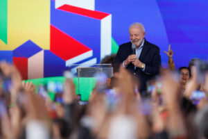 El presidente de Brasil, Luíz Inácio Lula da Silva, fue captado el pasado 25 de julio, durante el lanzamiento del Plan de Urbanización de Favelas, en Osasco (Brasil). EFE/Isaac Fontana