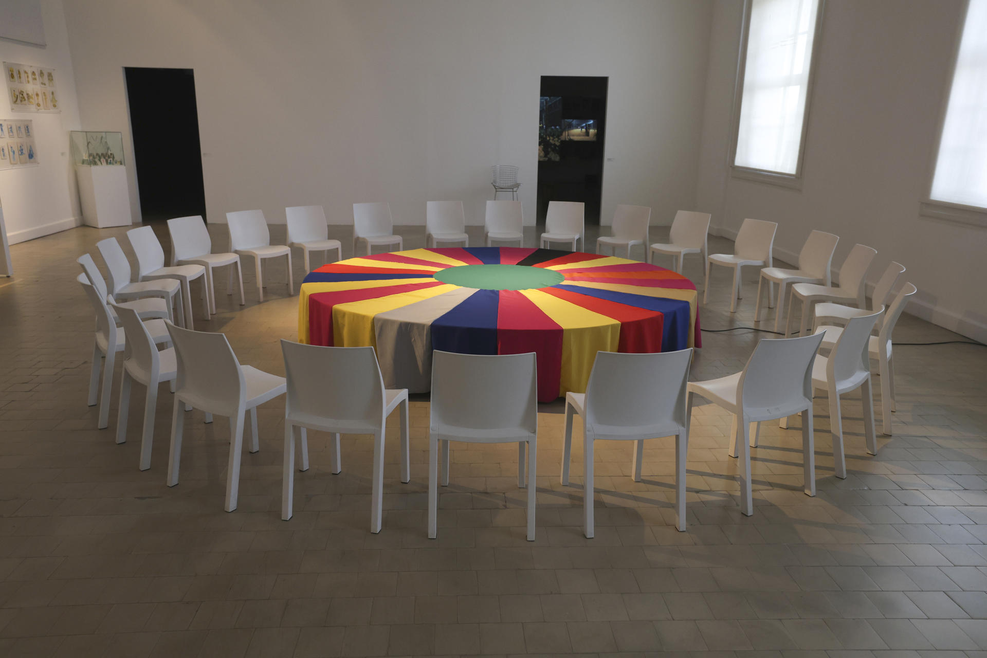 Vista general de una obra que hace parte de la BienalSur, durante su inauguración, este sábado, 5 de julio, en el Museo de la Inmigración en Buenos Aires (Argentina). EFE/Martín Campaya