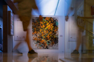 Varias personas pasa por la exposición, "Altamira y el recorrido de los granos de polen", de la artista Lin Calle, este martes en el Museo Nacional y Centro de Investigación de Altamira. . EFE/Pedro Puente Hoyos