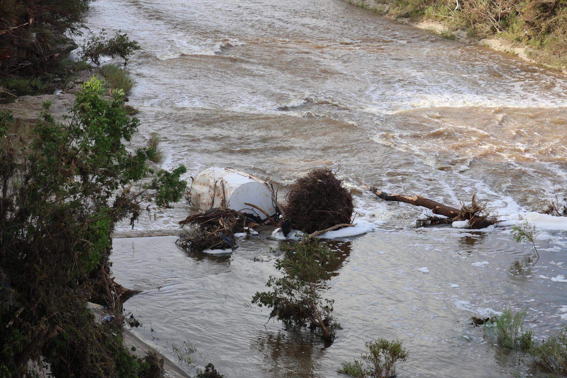 Fotografía del río Guadalupe este martes, en Kerville (Estados Unidos). EFE/ Octavio Guzmán