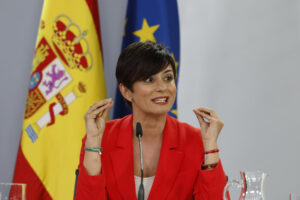 La ministra de Vivienda, Isabel Rodríguez durante la rueda de prensa tras el Consejo de Gobierno celebrado este martes en Moncloa, Madrid. EFE/ Javier Lizón