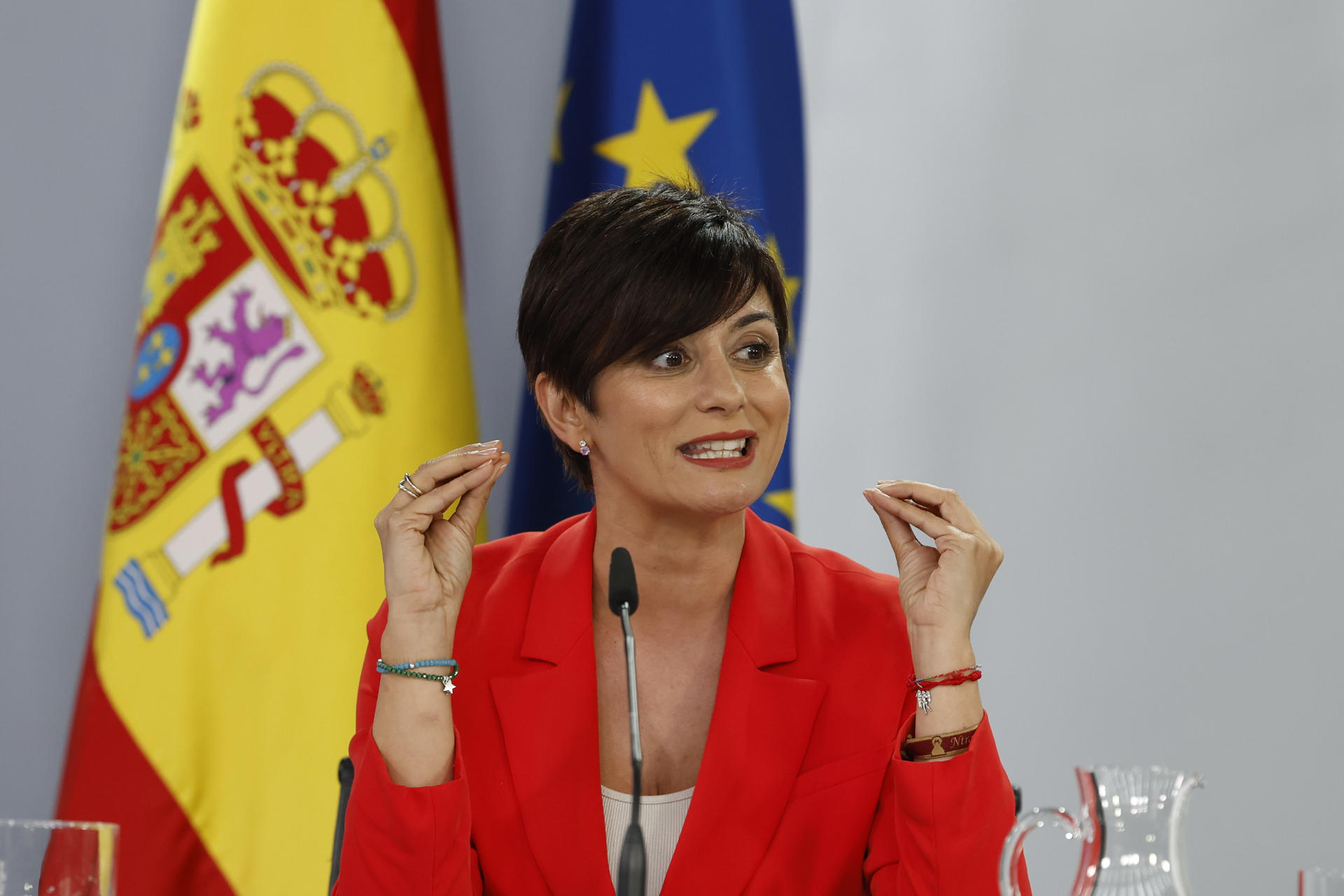 La ministra de Vivienda, Isabel Rodríguez durante la rueda de prensa tras el Consejo de Gobierno celebrado este martes en Moncloa, Madrid. EFE/ Javier Lizón