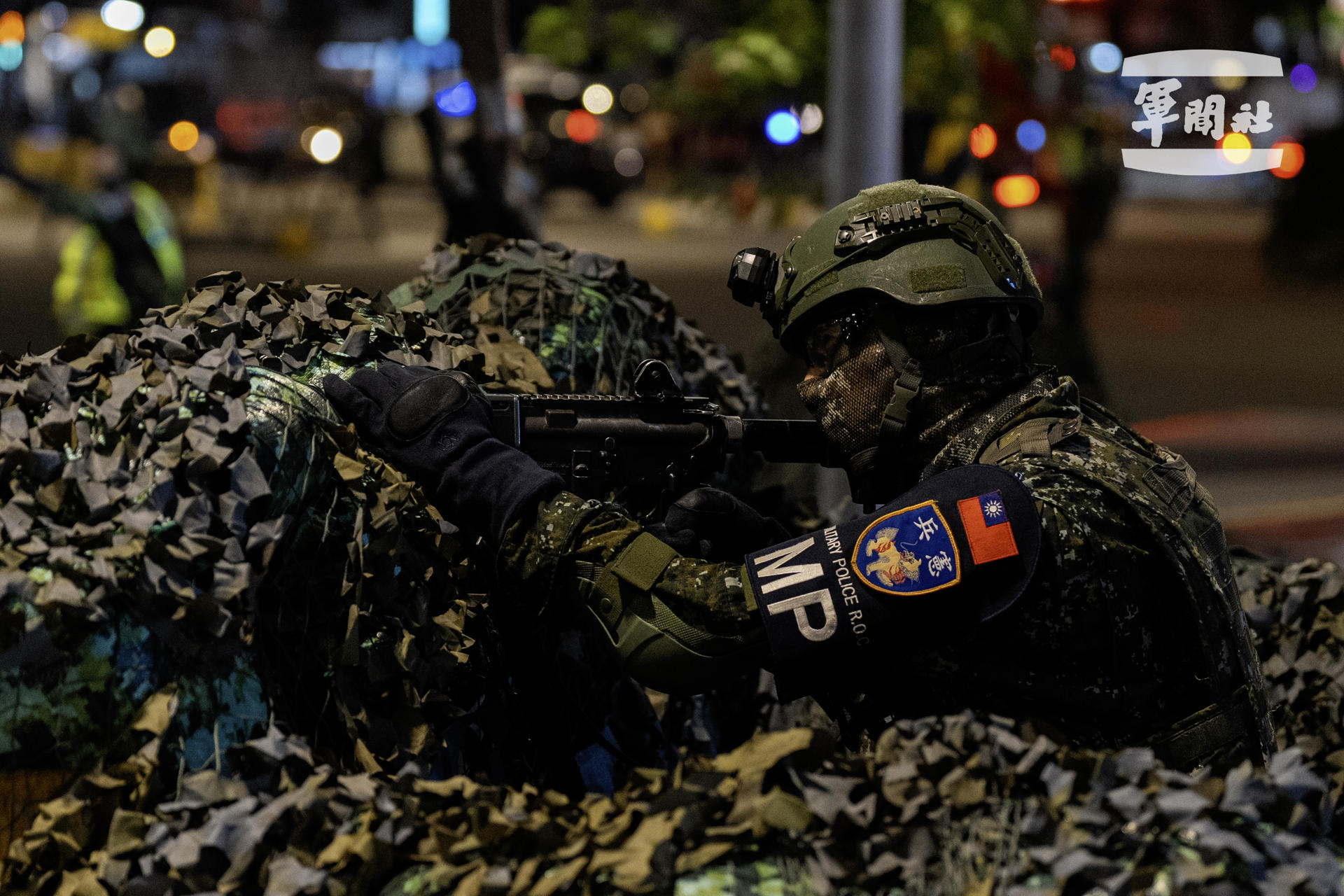 Uno de los principales puentes del área metropolitana de Taipéi fue cerrado este martes durante varias horas para simular el ingreso de tropas chinas a la ciudad, un ejercicio que tuvo lugar en el marco de las maniobras militares anuales de la isla, conocidas como Han Kuang. EFE/ Agencia de Noticias Militares (MNA) de Taiwán // SOLO USO EDITORIAL/SOLO DISPONIBLE PARA ILUSTRAR LA NOTICIA QUE ACOMPAÑA (CRÉDITO OBLIGATORIO)