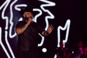 El artista mexicano Carin León actúa este viernes, en el Movistar Arena de Madrid. EFE/ Juanjo Martín