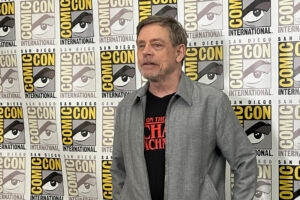 El actor estadounidense Mark Hamill posa en la Comic-Con este viernes, en San Diego (EE.UU.). EFE/ Mikaela Viqueira