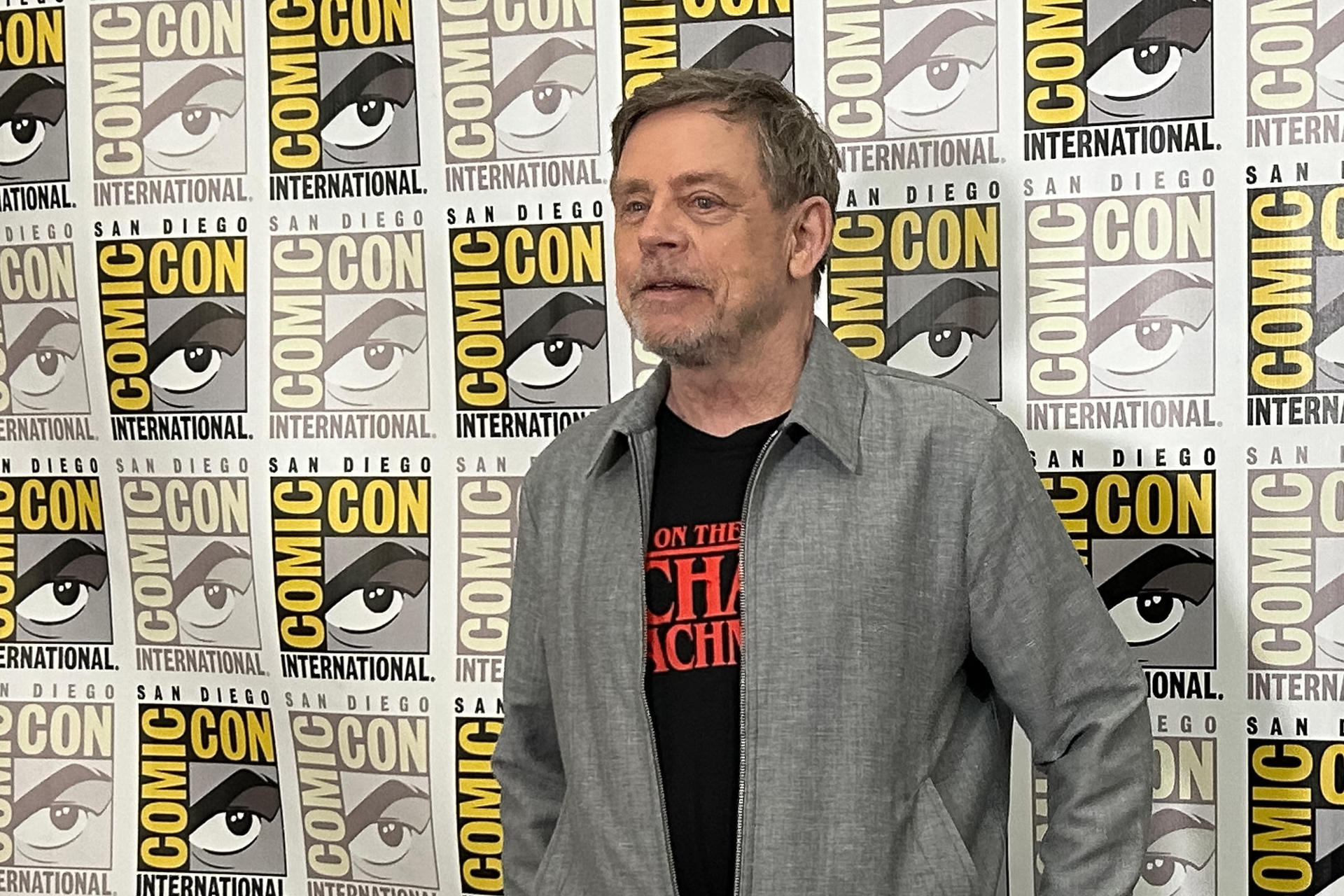 El actor estadounidense Mark Hamill posa en la Comic-Con este viernes, en San Diego (EE.UU.). EFE/ Mikaela Viqueira