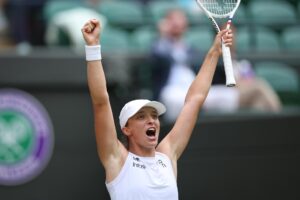 La polaca Iga Swiatek, tras vencer a la rusa Liudmila Samsonova en cuartos de Wimbledon, Reino Unido. EFE/EPA/ADAM VAUGHAN