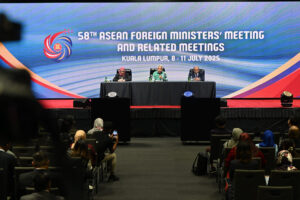 KUALA LUMPUR (MALASIA), 07/07/2025.- Los cancilleres de la Asociación de Naciones del Sudeste Asiático (ASEAN) revisan desde este martes su política exterior en una cumbre en Kuala Lumpur (Malasia), en la misma semana en la que vence el plazo dado por Estados Unidos para la imposición de aranceles, lo que afecta especialmente a esta región. EFE/ Ministerio de Asuntos Exteriores de Malasia / ***SOLO USO EDITORIAL/SOLO DISPONIBLE PARA ILUSTRAR LA NOTICIA QUE ACOMPAÑA (CRÉDITO OBLIGATORIO)***